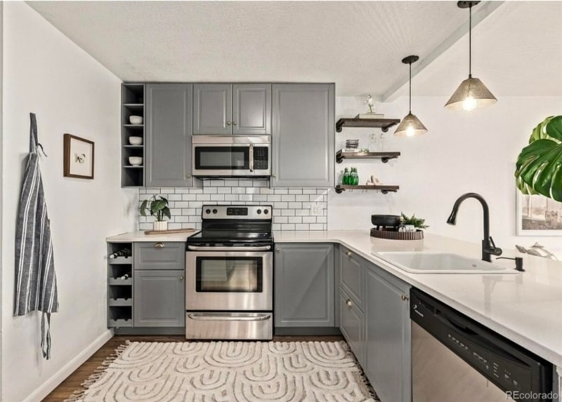 Primary Photo - 6137 Sterne Cir