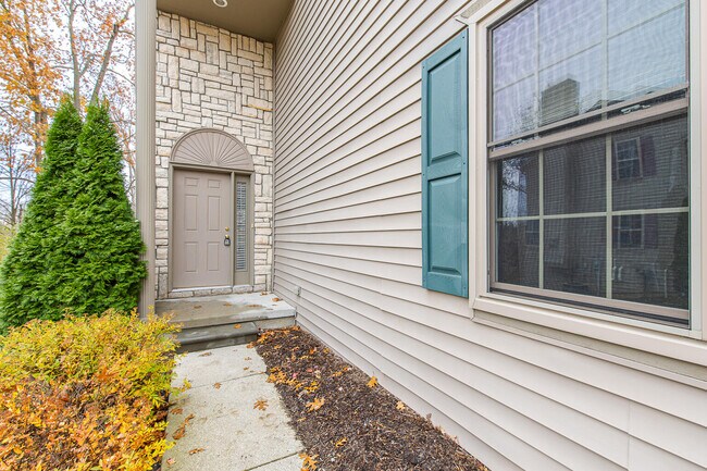 Building Photo - 324 Stratford Ln