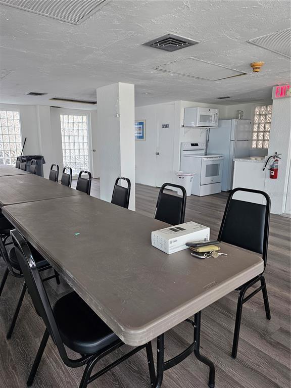 Building Photo - 1255 Tarpon Center Dr