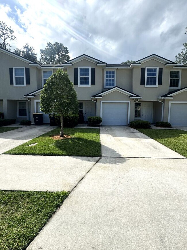 Building Photo - 3BR/ 2.5BA TOWNHOME With Garage - Timmerma...