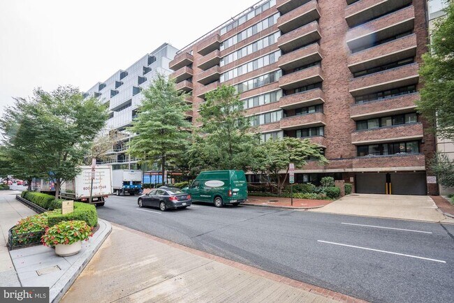 Building Photo - 1140 23rd St NW