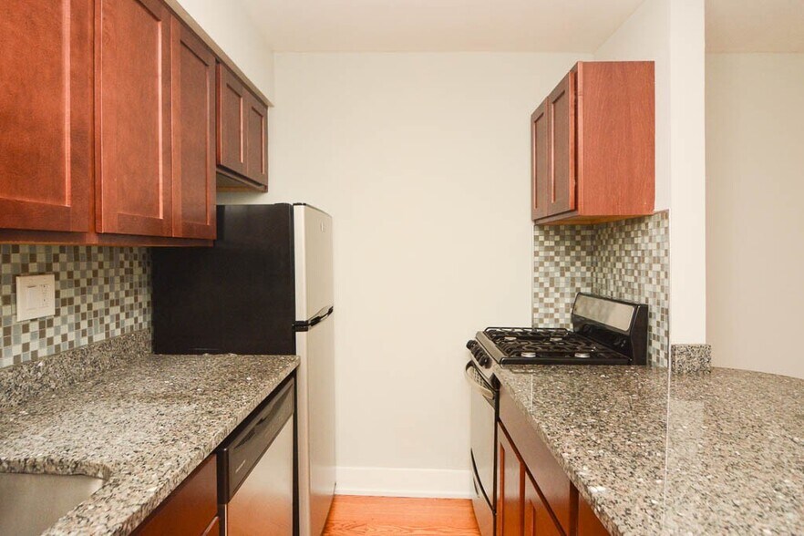 Building Photo - 450 W Barry Ave