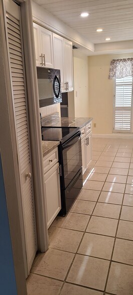 Kitchen3 - 2800 Cove Cay Dr