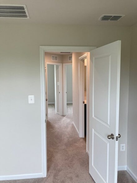 Building Photo - 202 Red Bill Ln