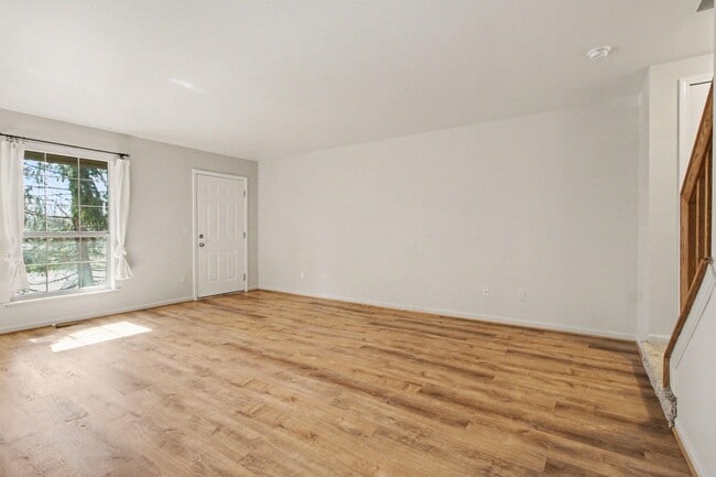 Building Photo - 125 Commons Cir