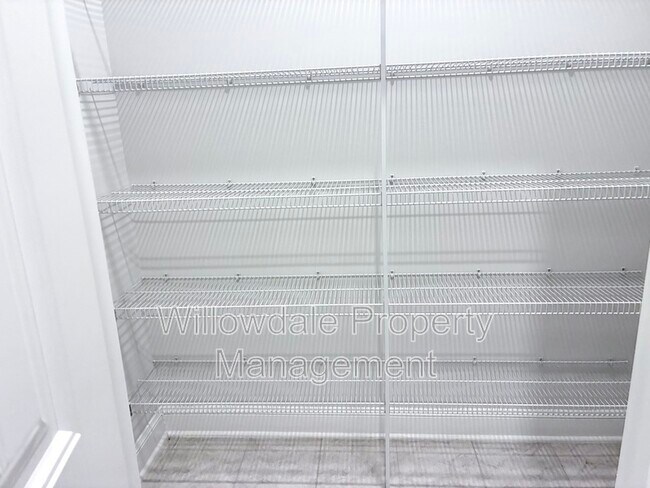 Building Photo - 1309 Little Hills Dr
