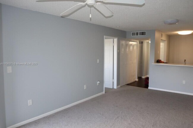 Building Photo - 9779 Nob Hill Ct
