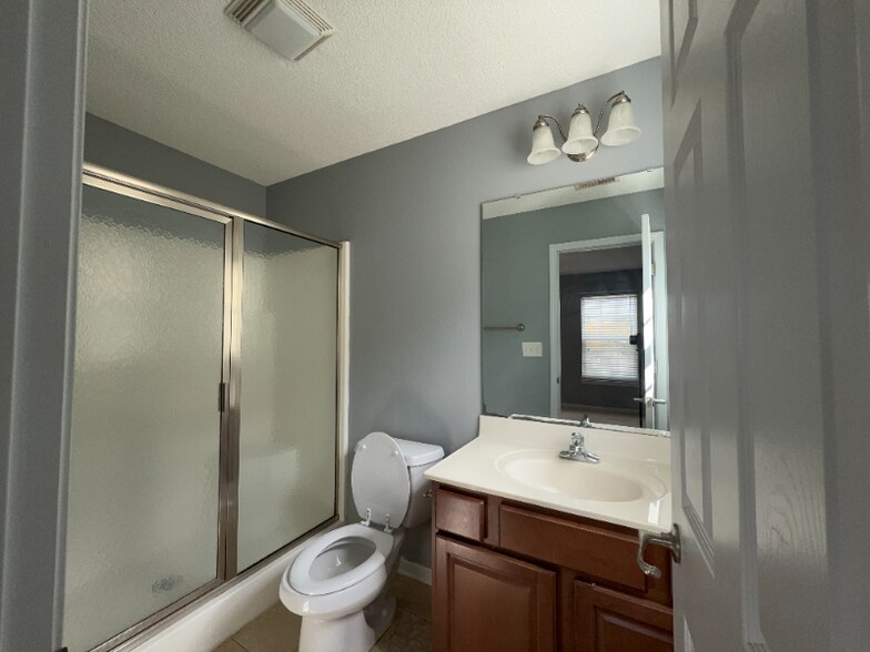 Building Photo - 512 Lake Shore Dr