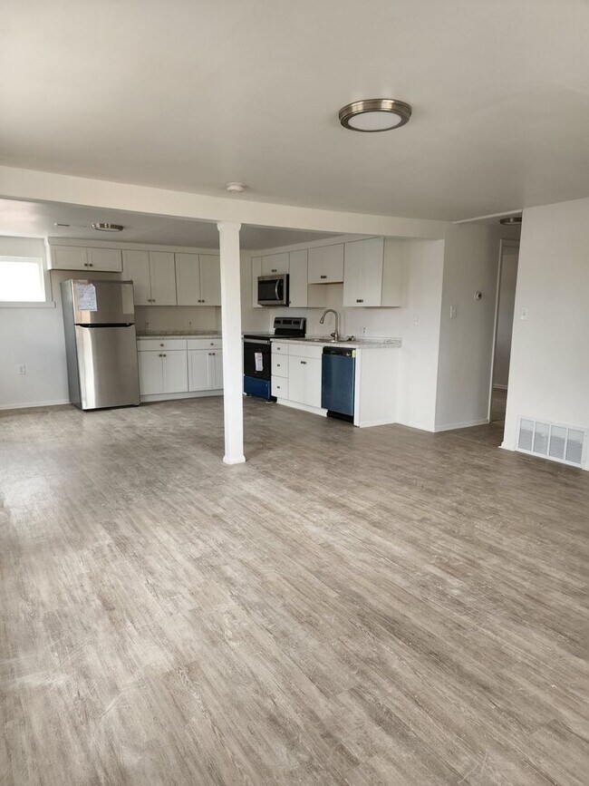 Interior Photo - Dillon Ave (KC-AM)