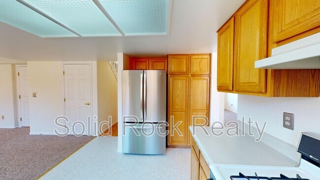 Building Photo - 2635 Leoti Dr