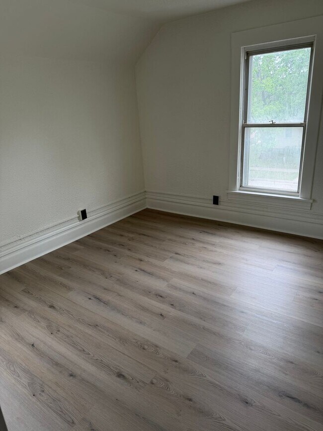 Building Photo - Fully remodeled 3 bedroom house