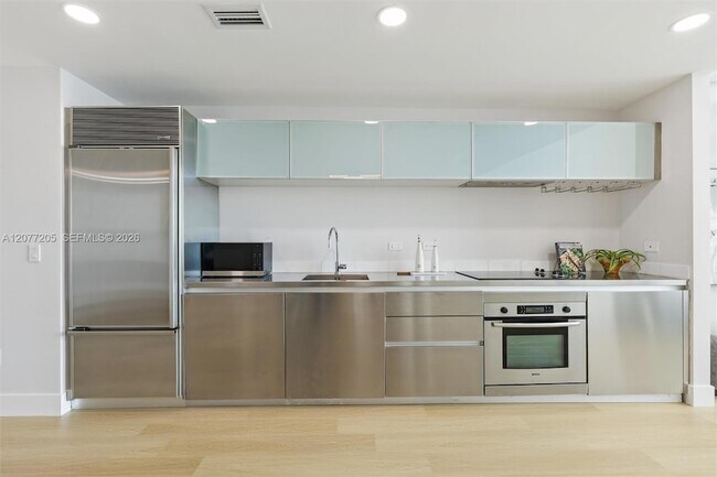 Building Photo - 1040 Biscayne Blvd