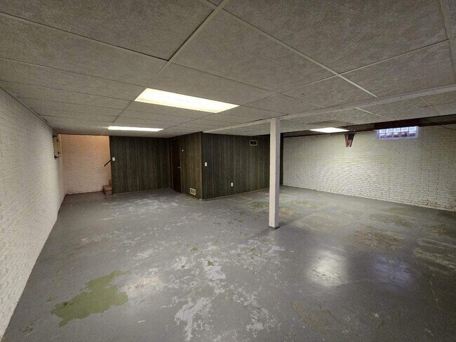 Building Photo - 5109 Coachman Rd