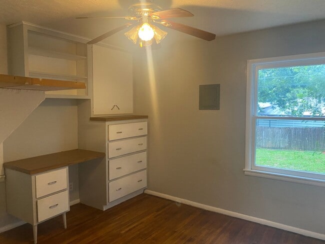 Building Photo - 600 SE Greystone Ave