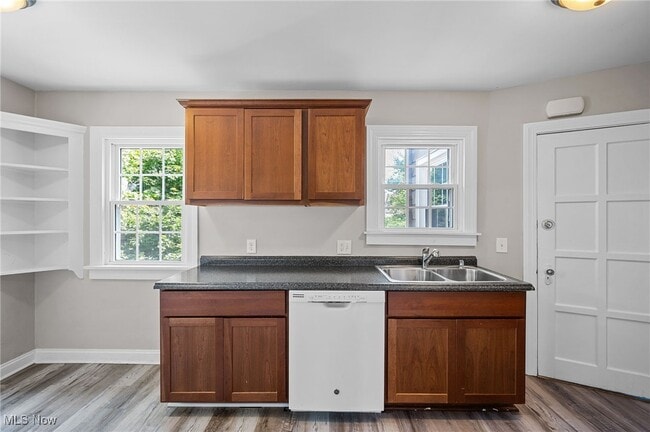 Building Photo - 3595 Glencairn Rd