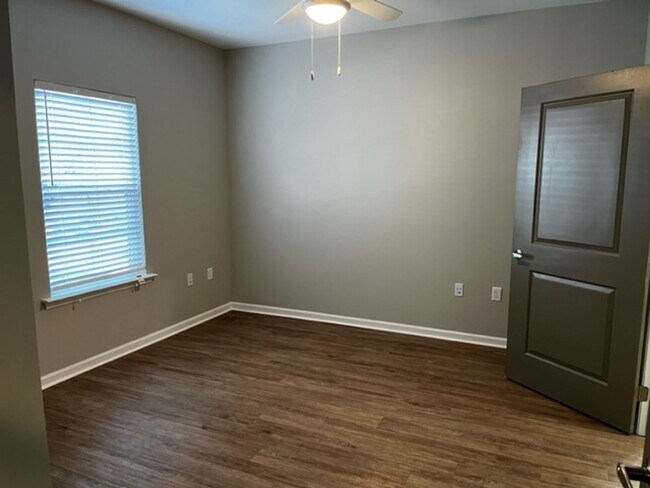 Building Photo - 2 Bedrooom 2 Bathroom Apartments close to VSU