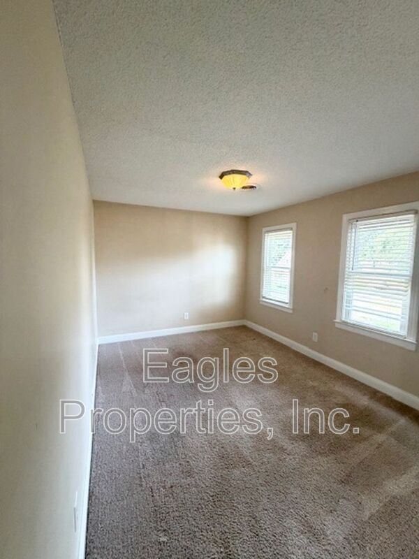 Building Photo - 242 N Marion Dr