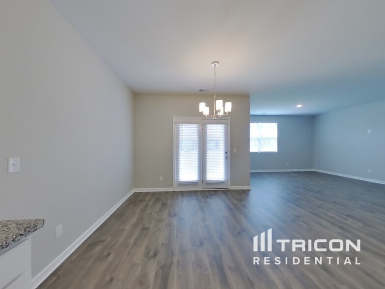 Building Photo - 2028 Tate Farm Ln