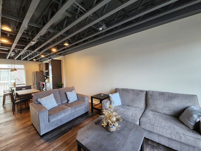 Building Photo - Deluxe Condo  In Center Street Townes Springfield, OH