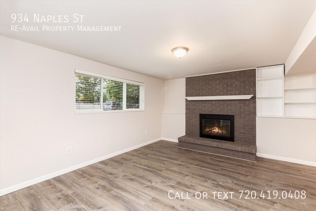 Building Photo - 934 Naples St