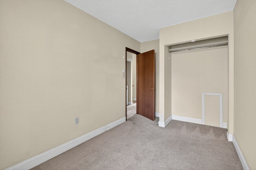 Building Photo - 3242 Niagara Sq