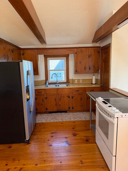 Kitchen - 134 Ridgewood Rd