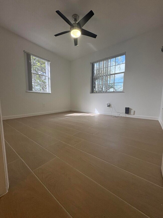 Building Photo - 661 Waterside Dr