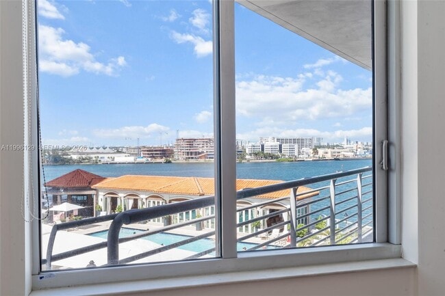 Building Photo - 335 S Biscayne Blvd