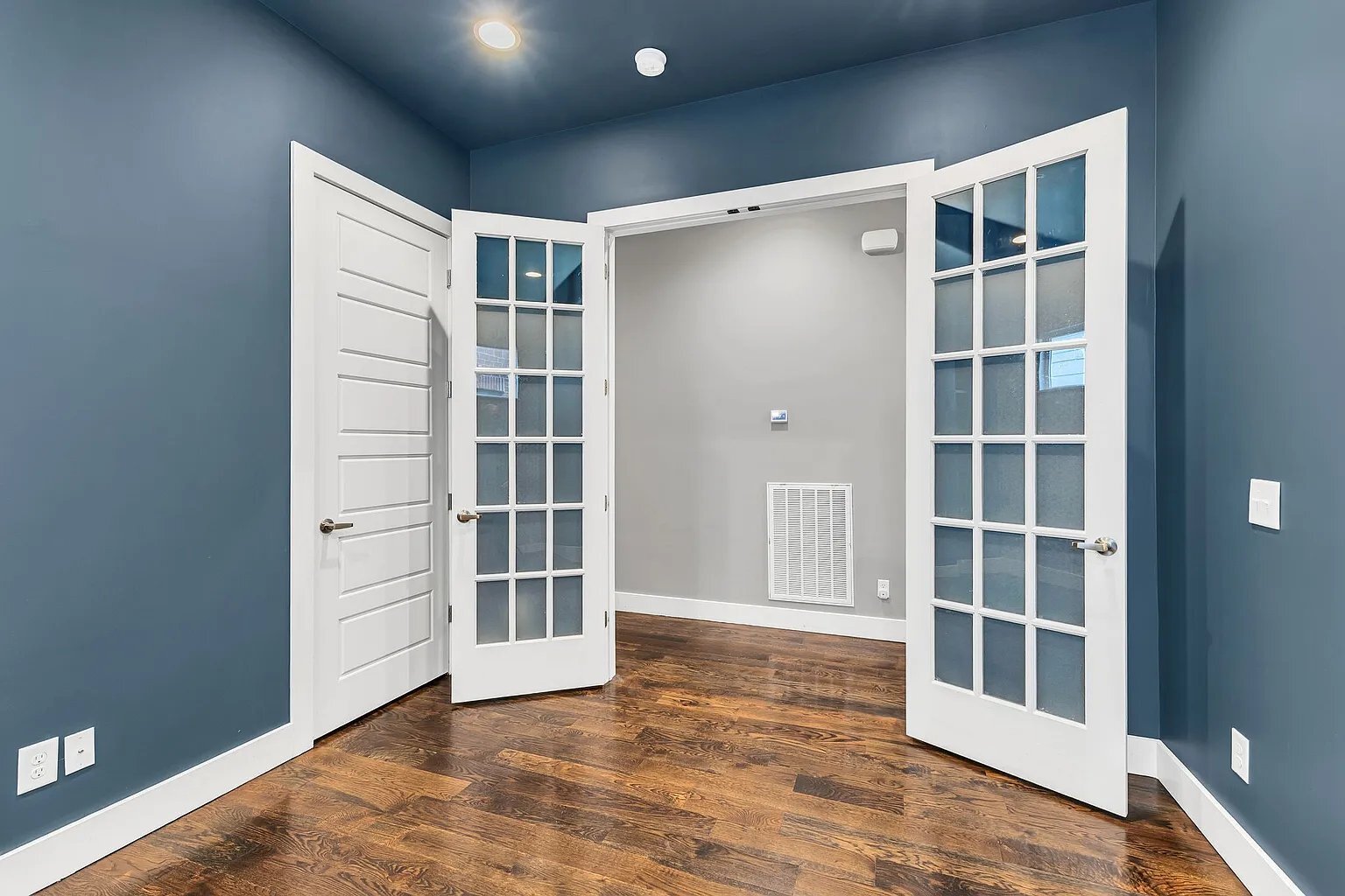 Building Photo - 606B Hume St