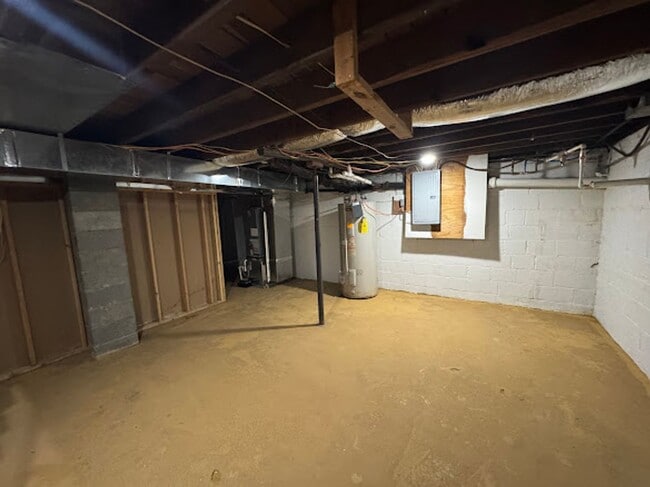 Building Photo - 3 Bedroom 2 Bathroom Home Located in Bluff City, TN