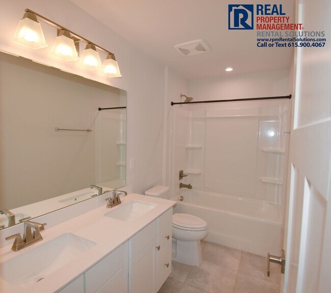 Building Photo - Luxury 4 bd 3.5 bath with office, bonus ro...