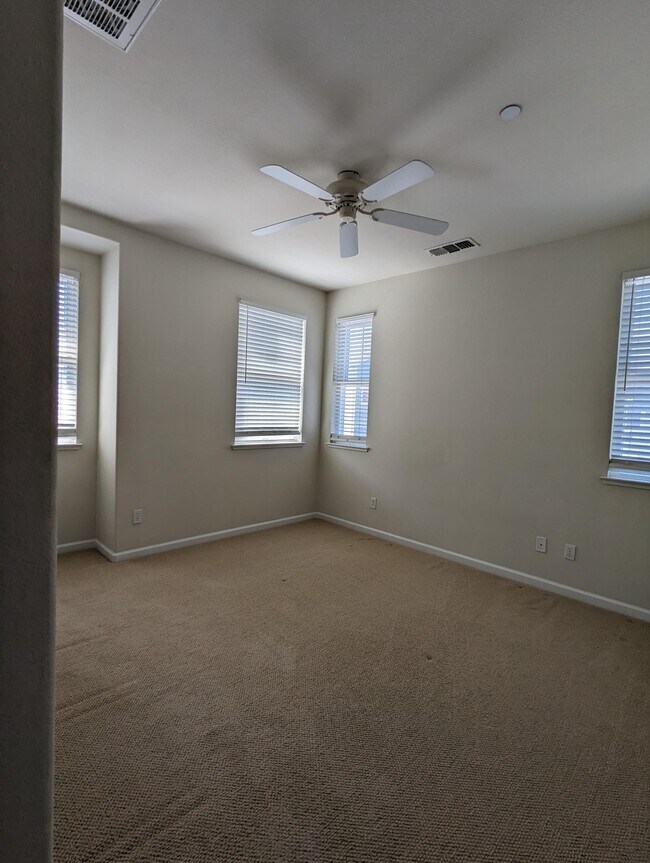 Building Photo - 1246 De Altura Cmns
