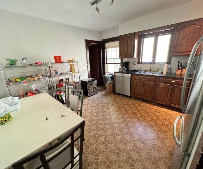 Building Photo - 15 Upland Rd