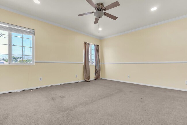 Building Photo - 5246 N Gareloch Ave