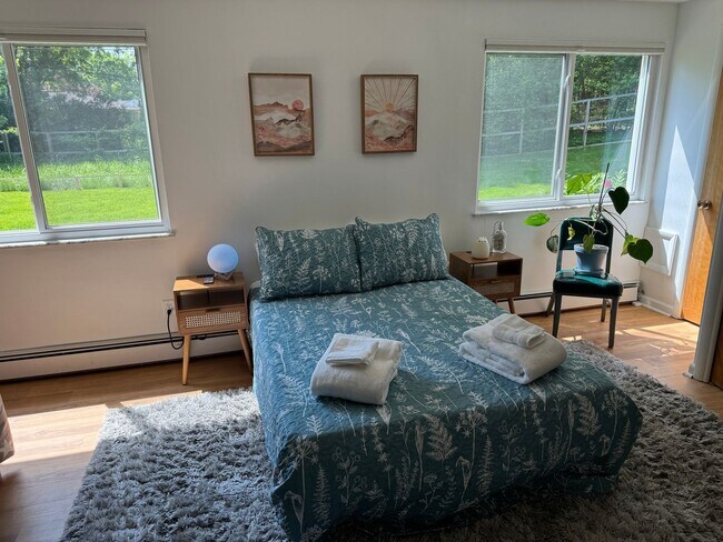 Building Photo - large modern home with big backyard, peace...