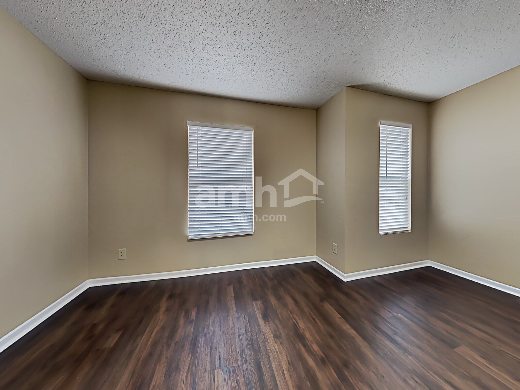 Building Photo - 1329 Central Park Dr