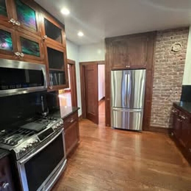 Building Photo - 3 Bed | 2 Bath | McKinley Park Area — $3,375/Month