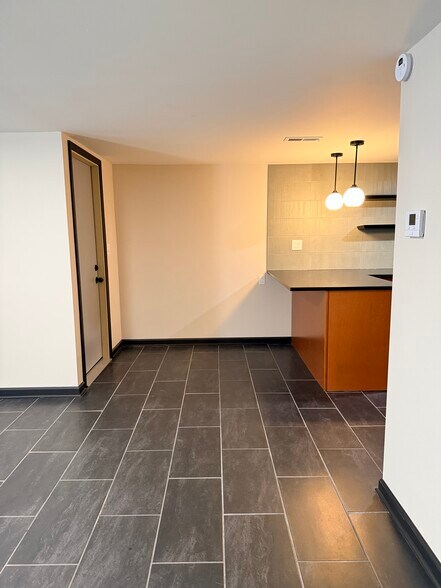 Building Photo - 2050 W Cullerton St