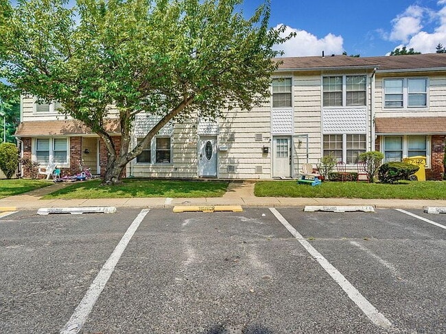 Building Photo - "Charming 3-Bed, 2- in Lakewood -