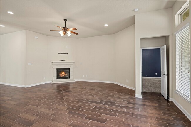 Building Photo - 2703 Barrington Branch Dr