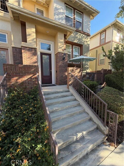 Primary Photo - 615 W 1st St