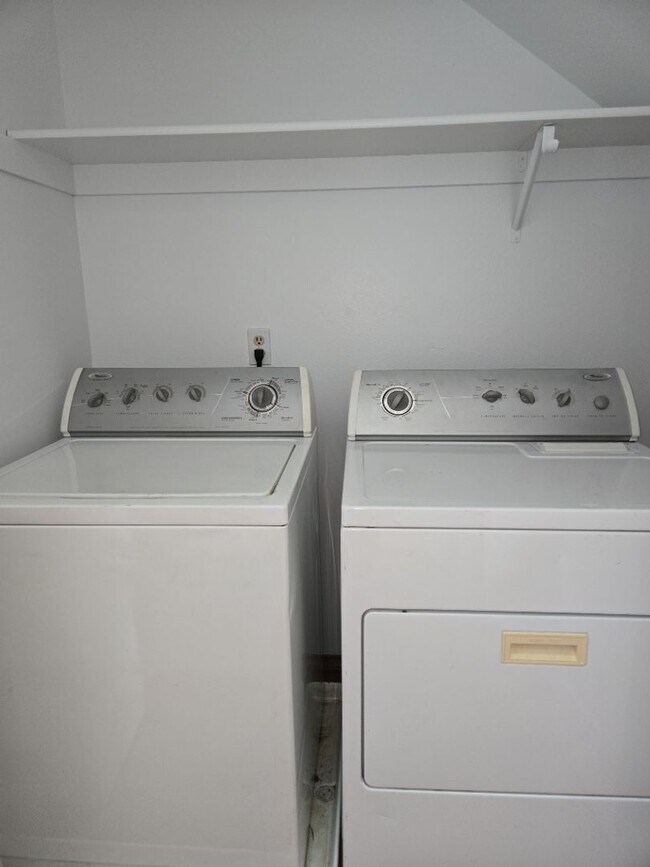 Building Photo - Charming 3-Bedroom, 2-Bath Townhouse for Rent in Ashland!