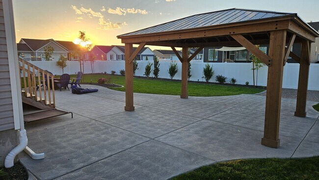 Building Photo - 3 Bed 2 Full Bath home