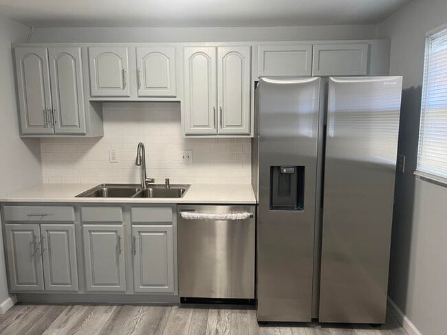 Building Photo - Updated 3BR 1BA Home w/ Garage & Updated Kitchen in Cincinnati