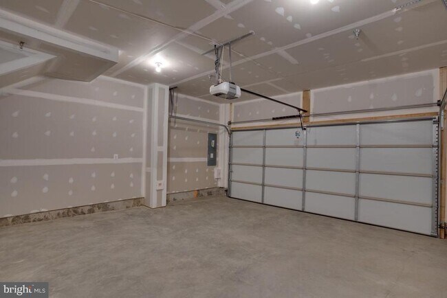 Building Photo - 5102 Oakmoore Dr