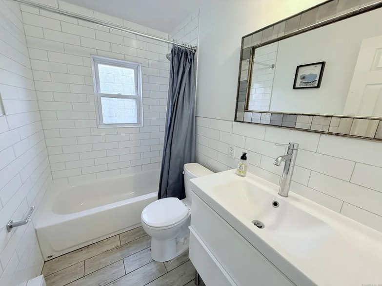 Building Photo - 8 Wardwell St