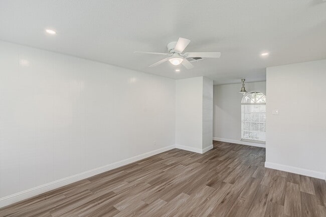 Building Photo - 3402 Gary Ln