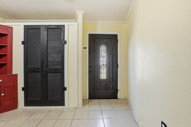 Building Photo - 1328 Hazelwood Dr