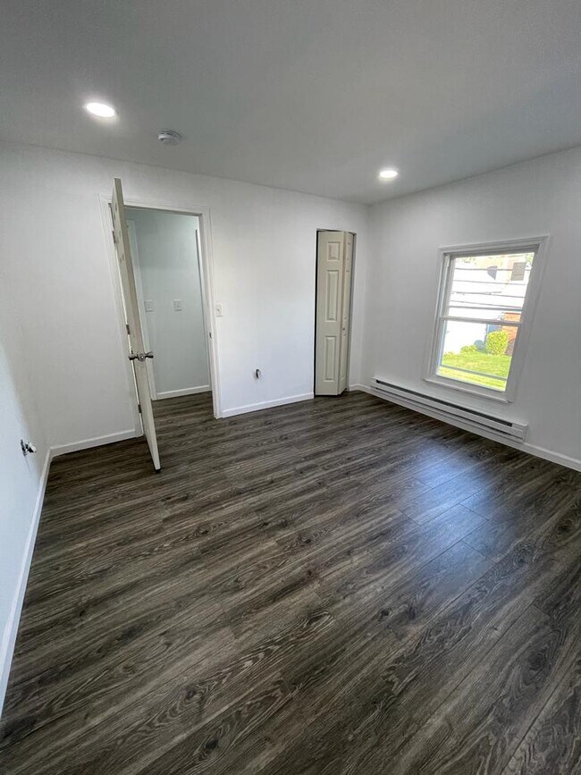 Building Photo - 120 W Owens Ave