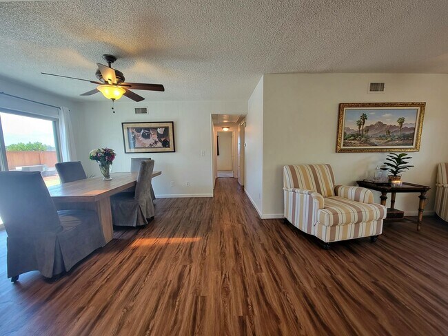 Building Photo - Darling, Move-In Ready Home in Highly Sought After Neighborhood w/ a Great View!!
